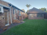  of property in Die Hoewes