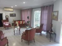  of property in Die Hoewes