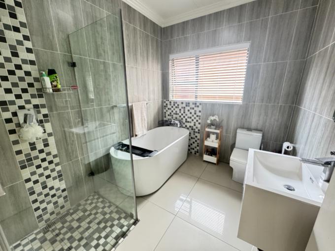 3 Bedroom Simplex for Sale For Sale in Oriel - MR672554
