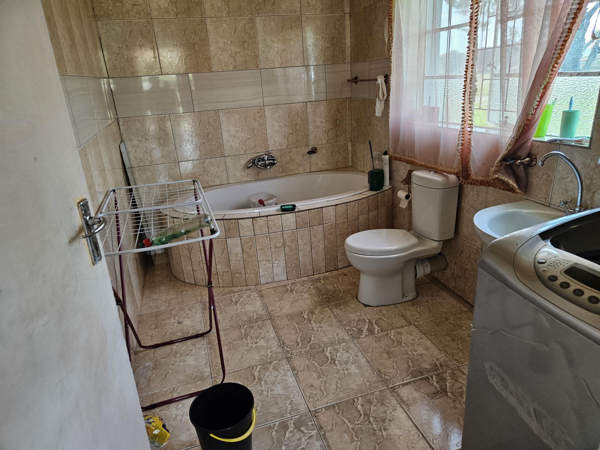 Bathroom 1 of property in Vrede