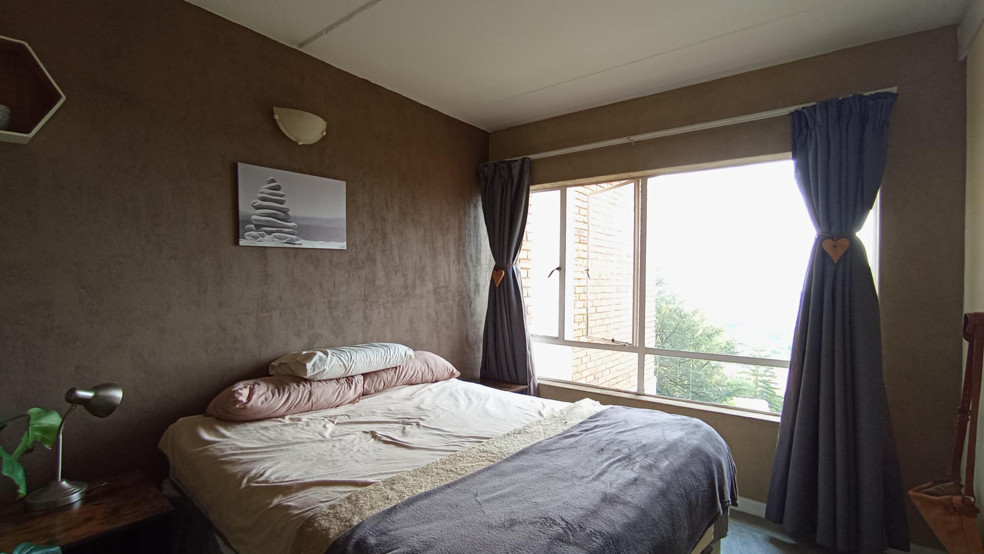 Main Bedroom - 13 square meters of property in Windsor East