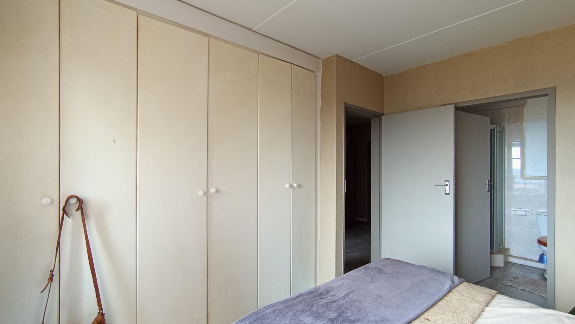 Main Bedroom - 13 square meters of property in Windsor East