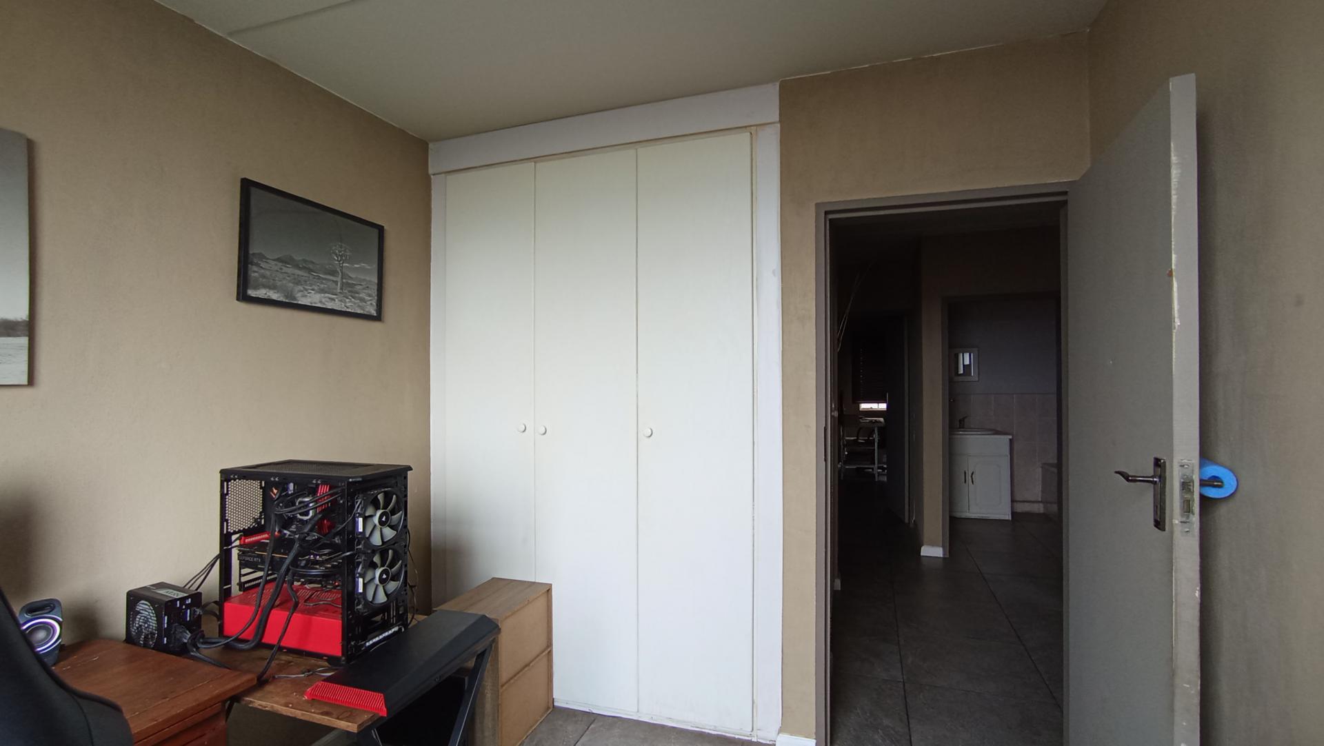 Bed Room 1 - 9 square meters of property in Windsor East