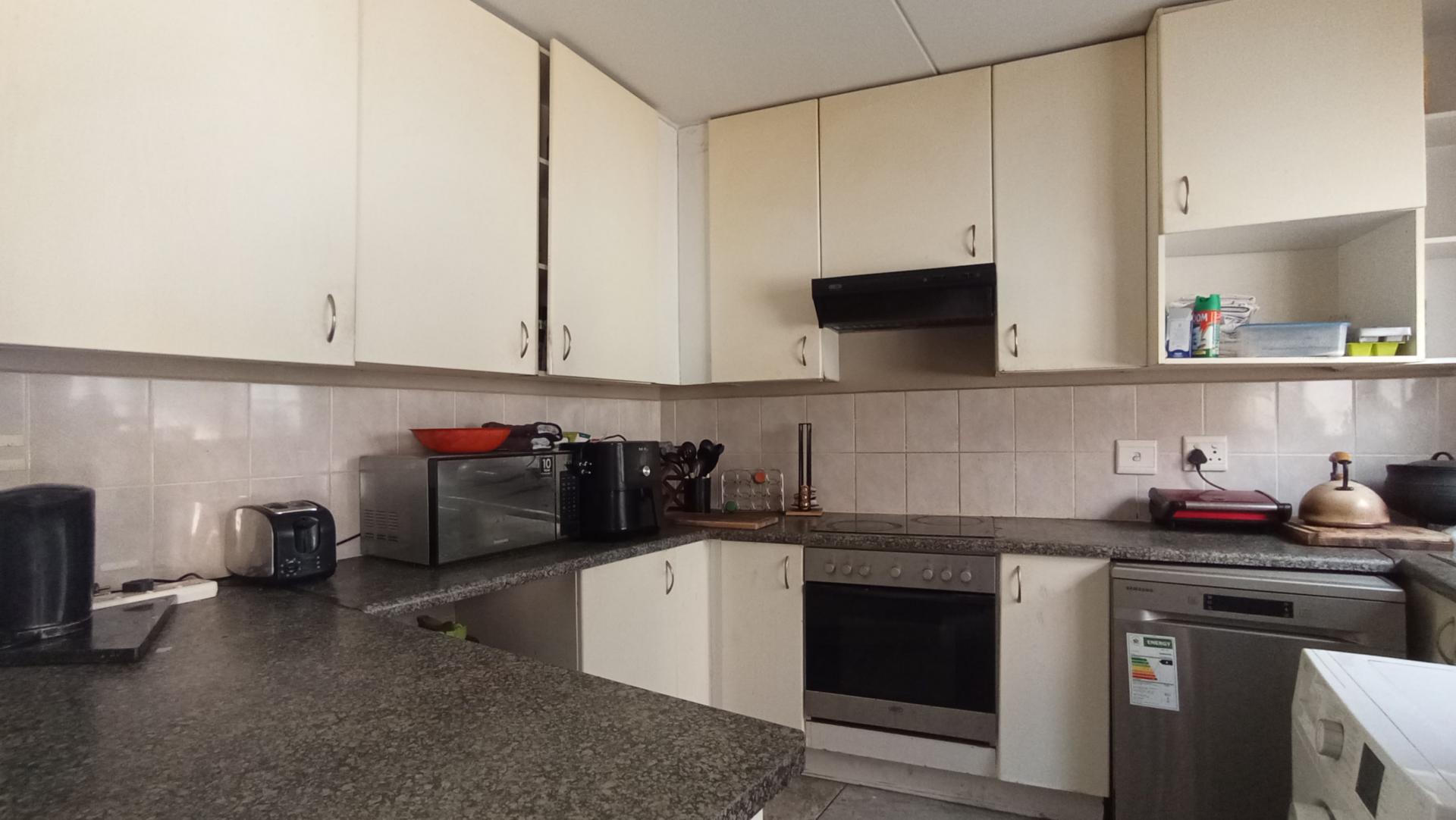 Kitchen - 10 square meters of property in Windsor East