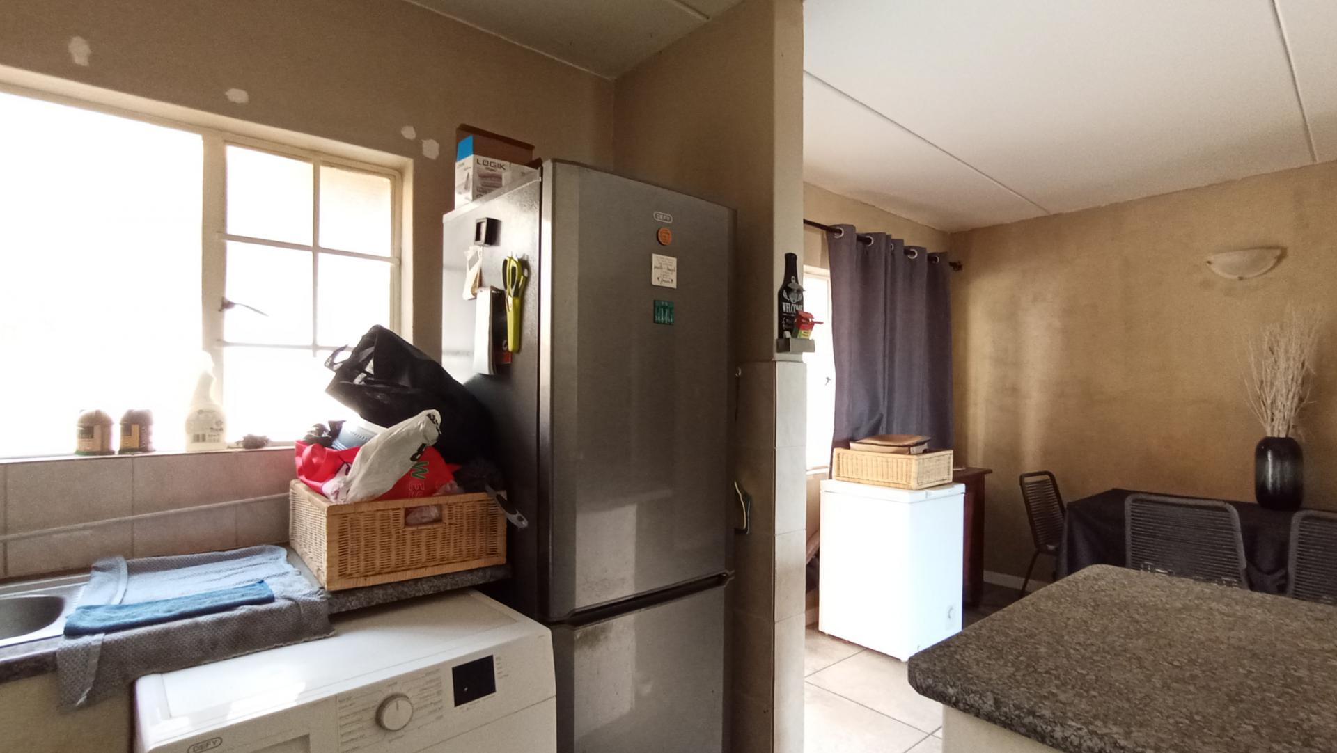 Kitchen - 10 square meters of property in Windsor East