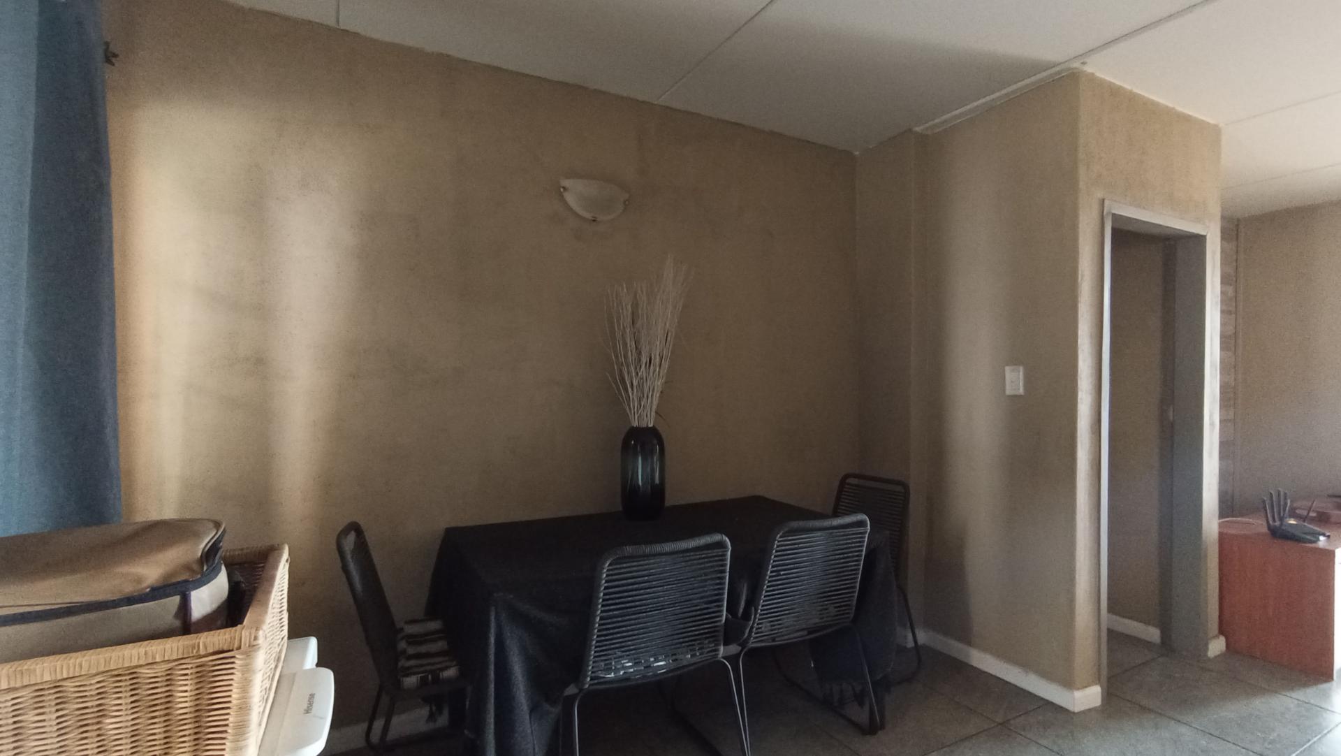 Dining Room - 9 square meters of property in Windsor East