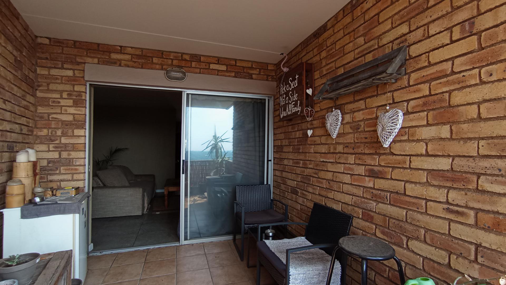 Patio - 12 square meters of property in Windsor East