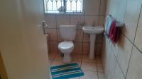 Bathroom 1 of property in Northam