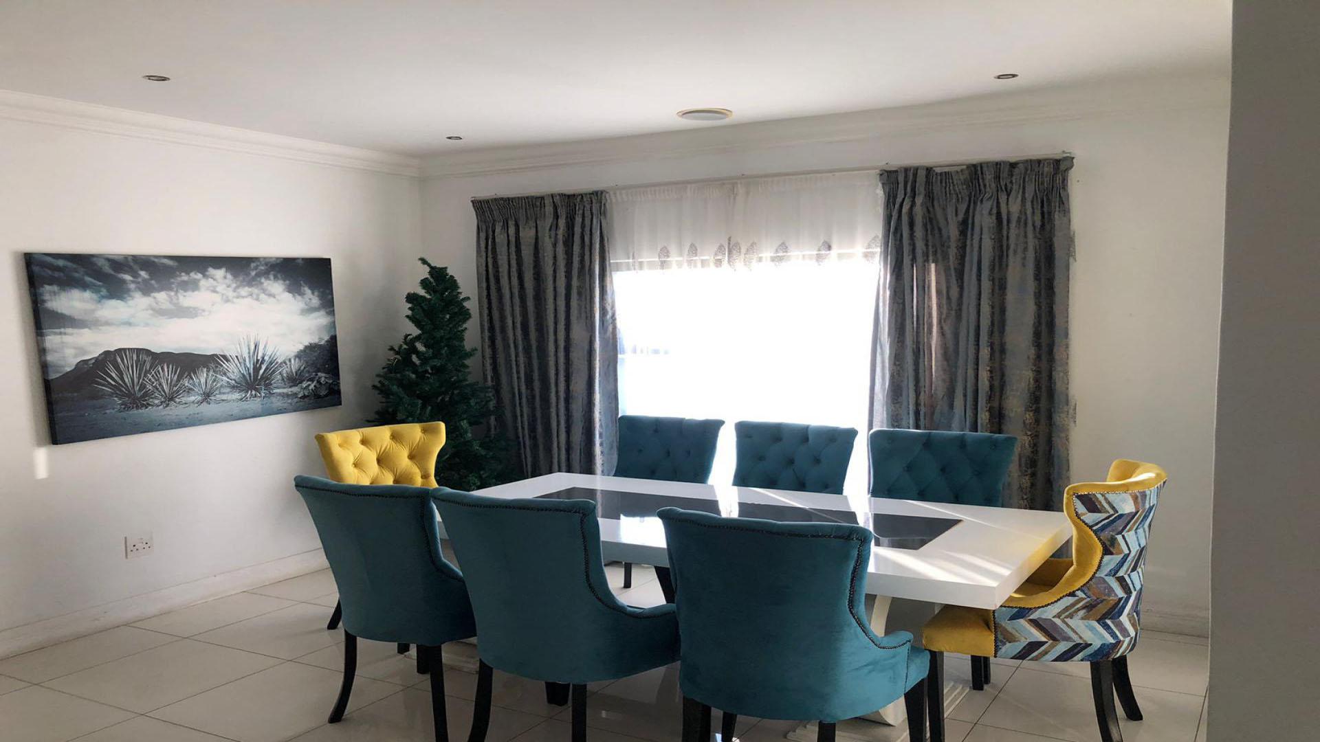 Dining Room of property in Blue Valley Golf Estate