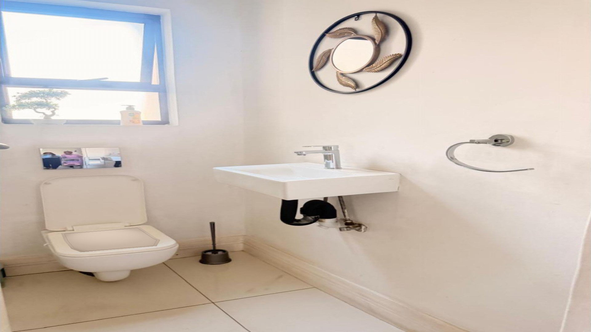 Bathroom 1 of property in Blue Valley Golf Estate
