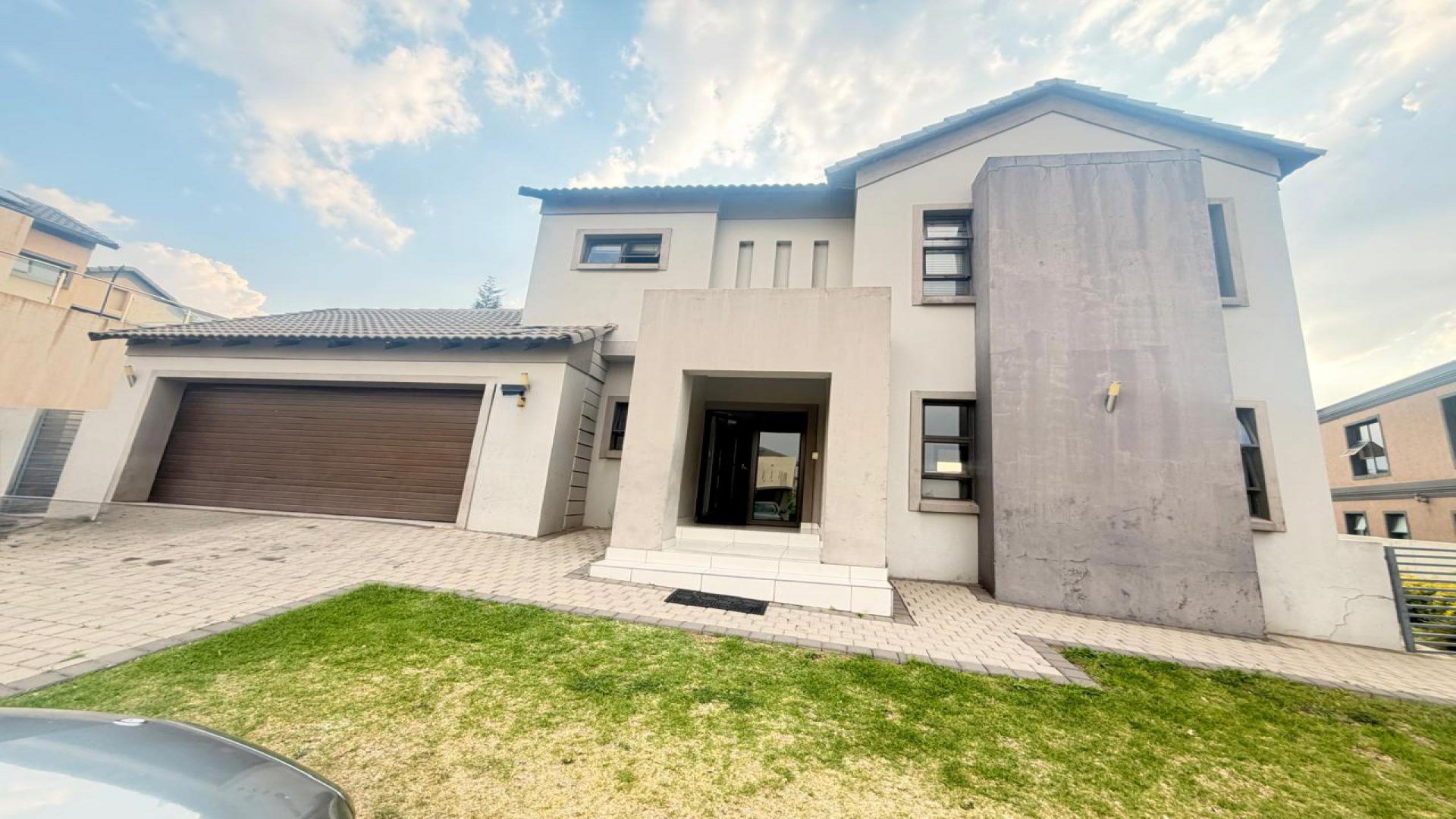 Front View of property in Blue Valley Golf Estate