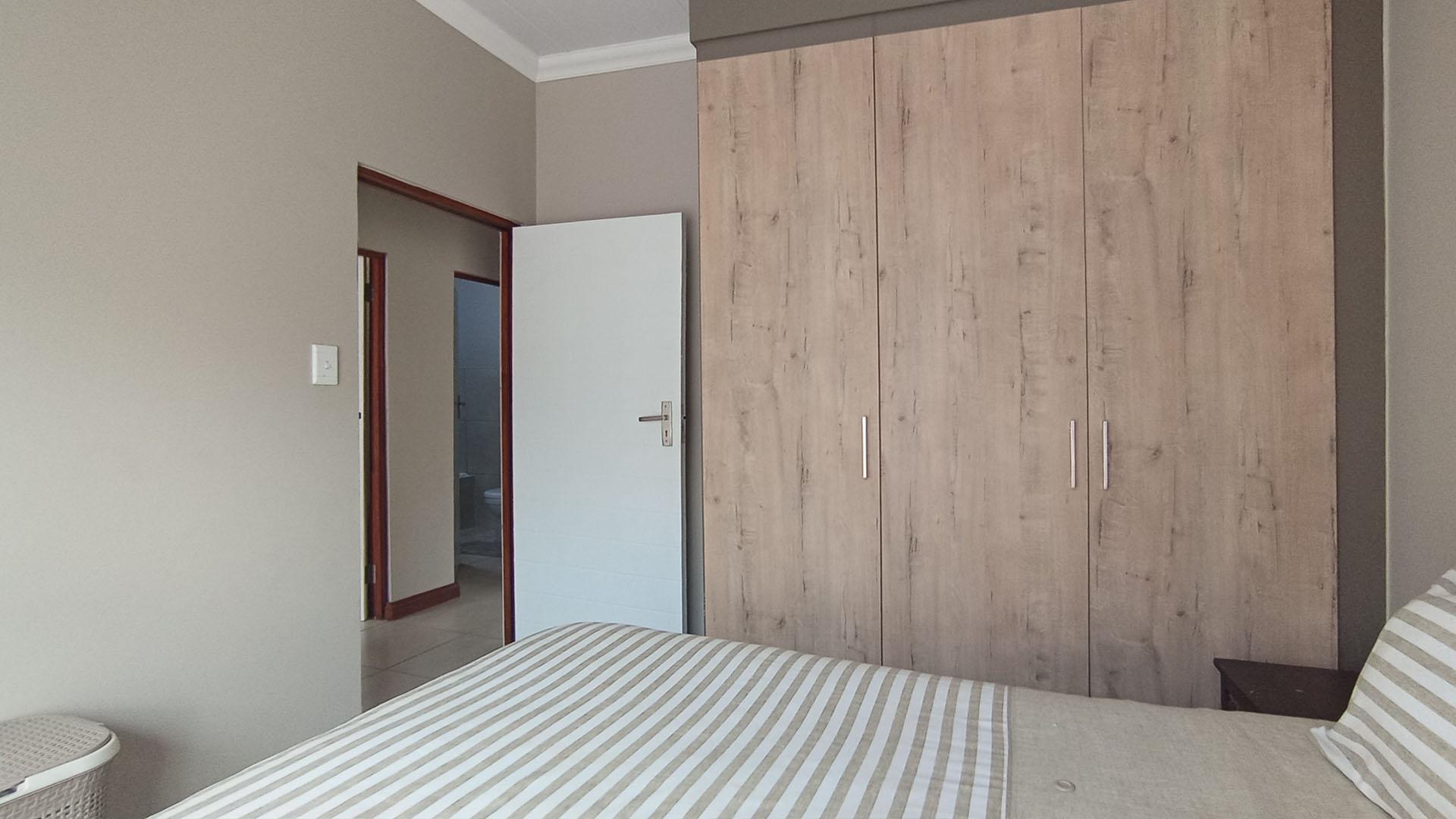 Bed Room 2 - 11 square meters of property in Montana