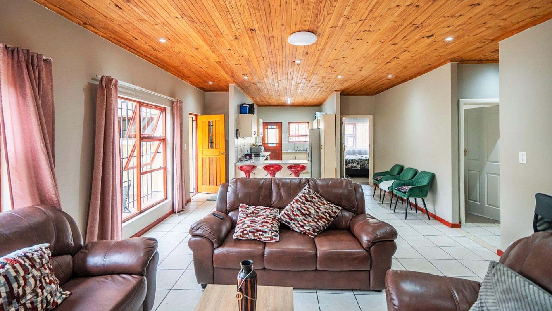 Lounges of property in Grahamstown