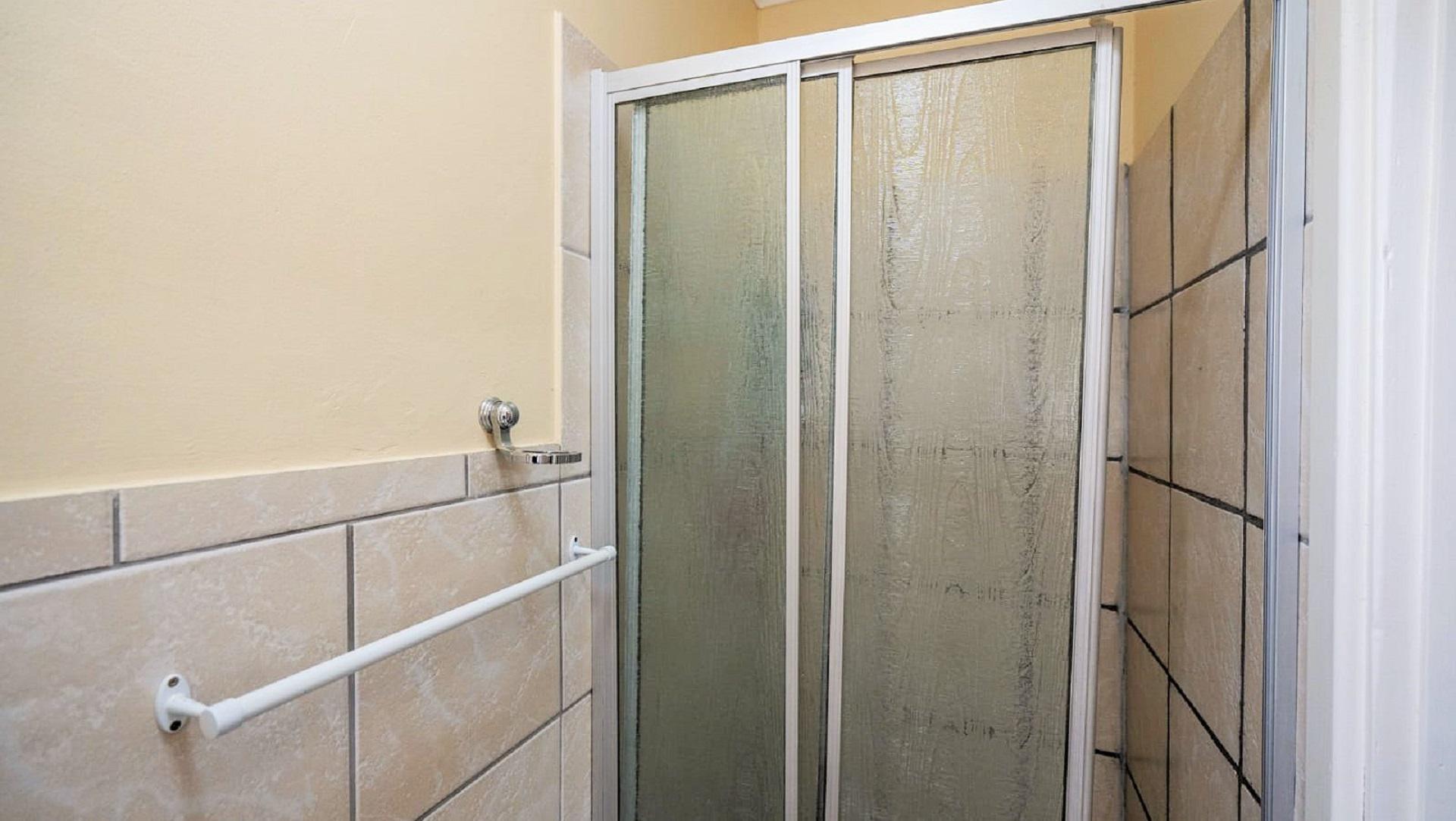 Main Bathroom of property in Grahamstown