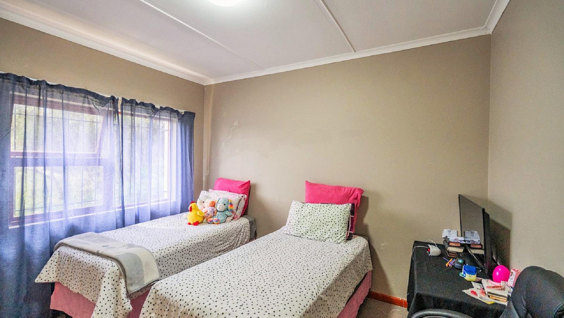 Bed Room 2 of property in Grahamstown