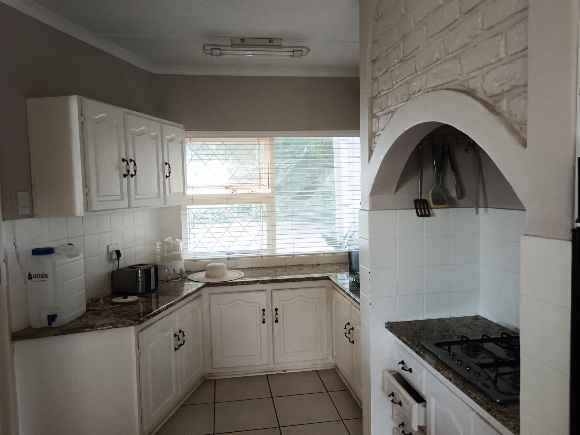 Kitchen of property in Vincent Heights
