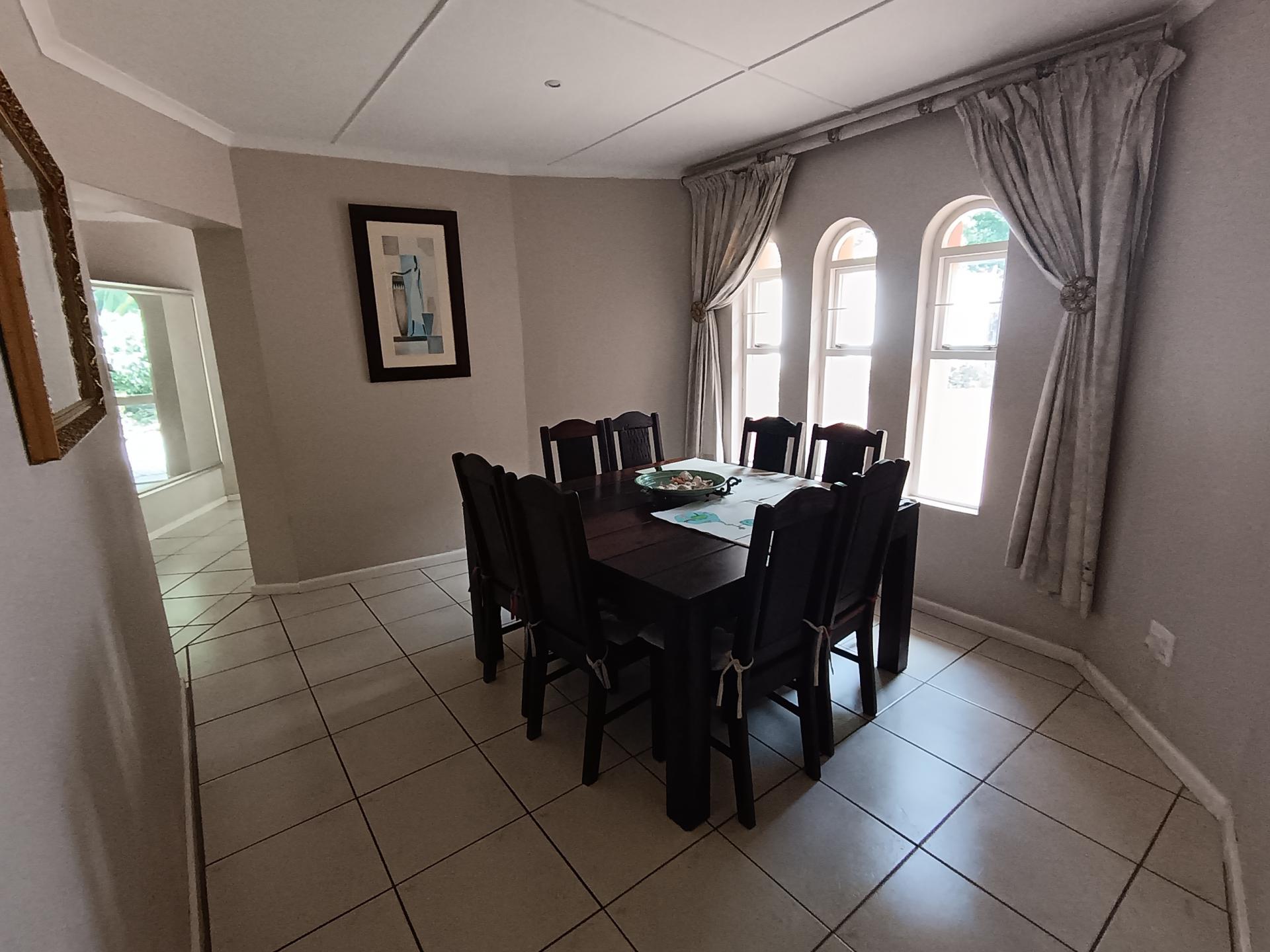 Dining Room of property in Vincent Heights