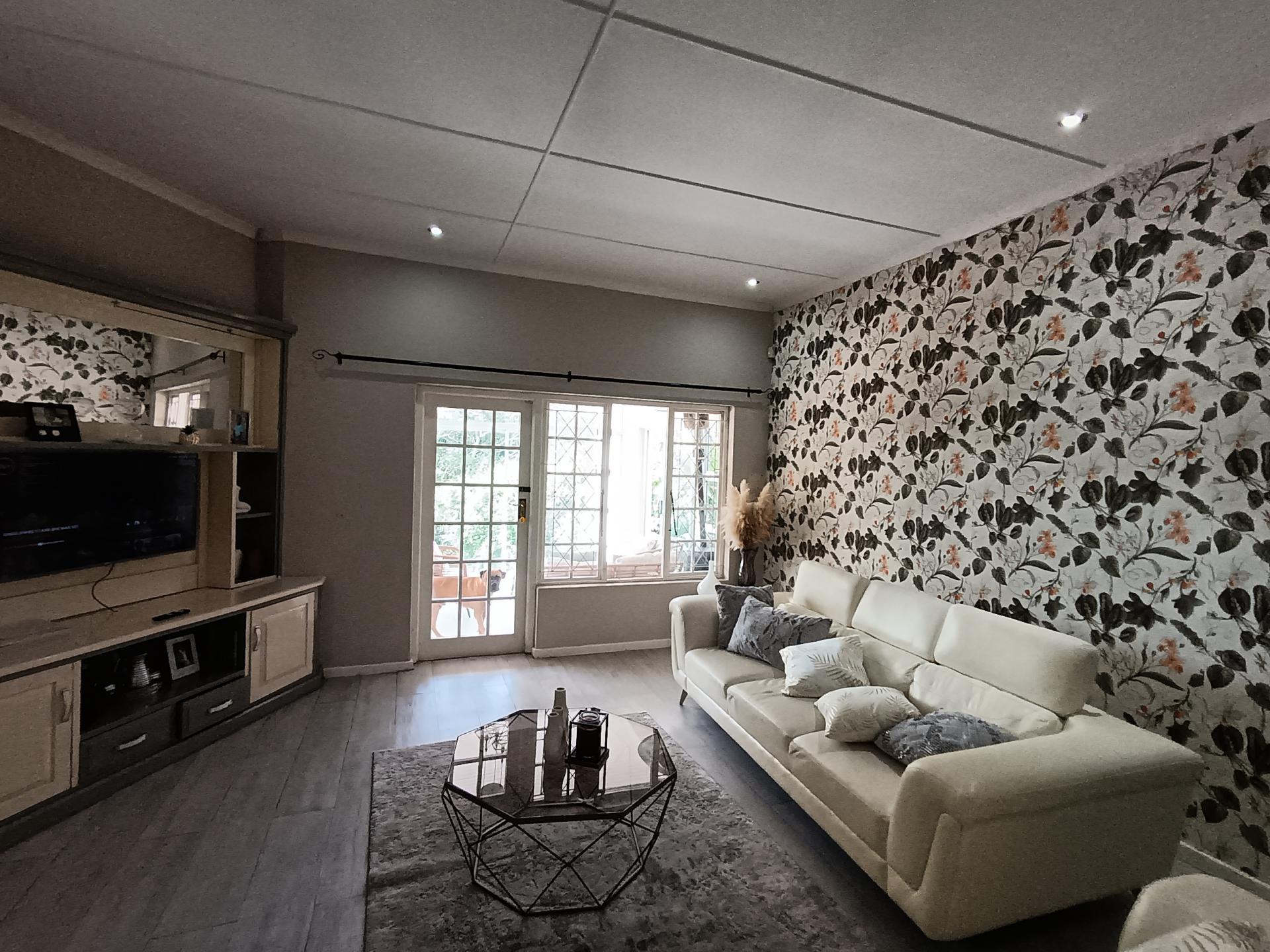 Lounges of property in Vincent Heights