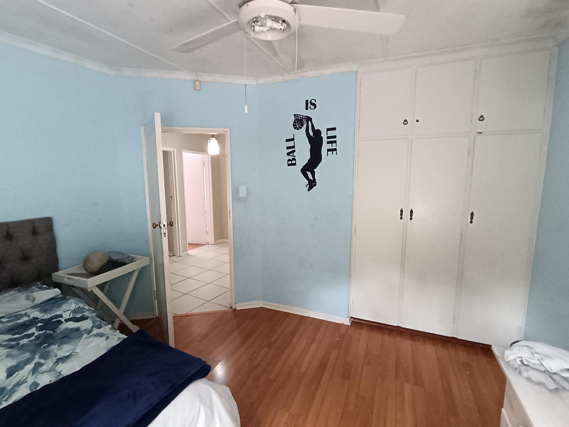 Bed Room 2 of property in Vincent Heights