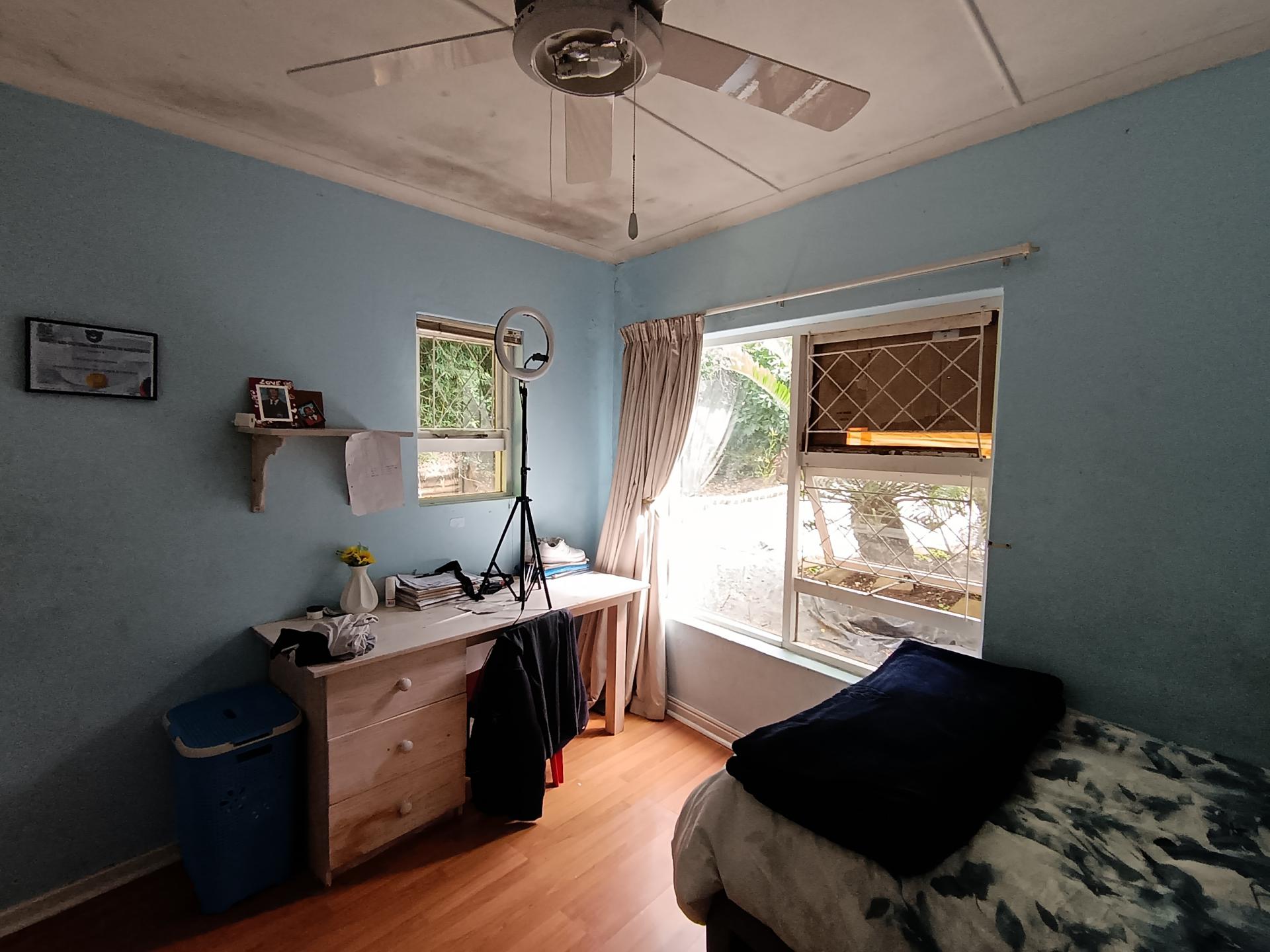 Bed Room 2 of property in Vincent Heights