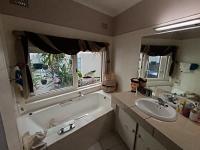 Bathroom 2 of property in Vincent Heights
