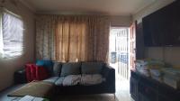 Lounges - 14 square meters of property in Rosslyn