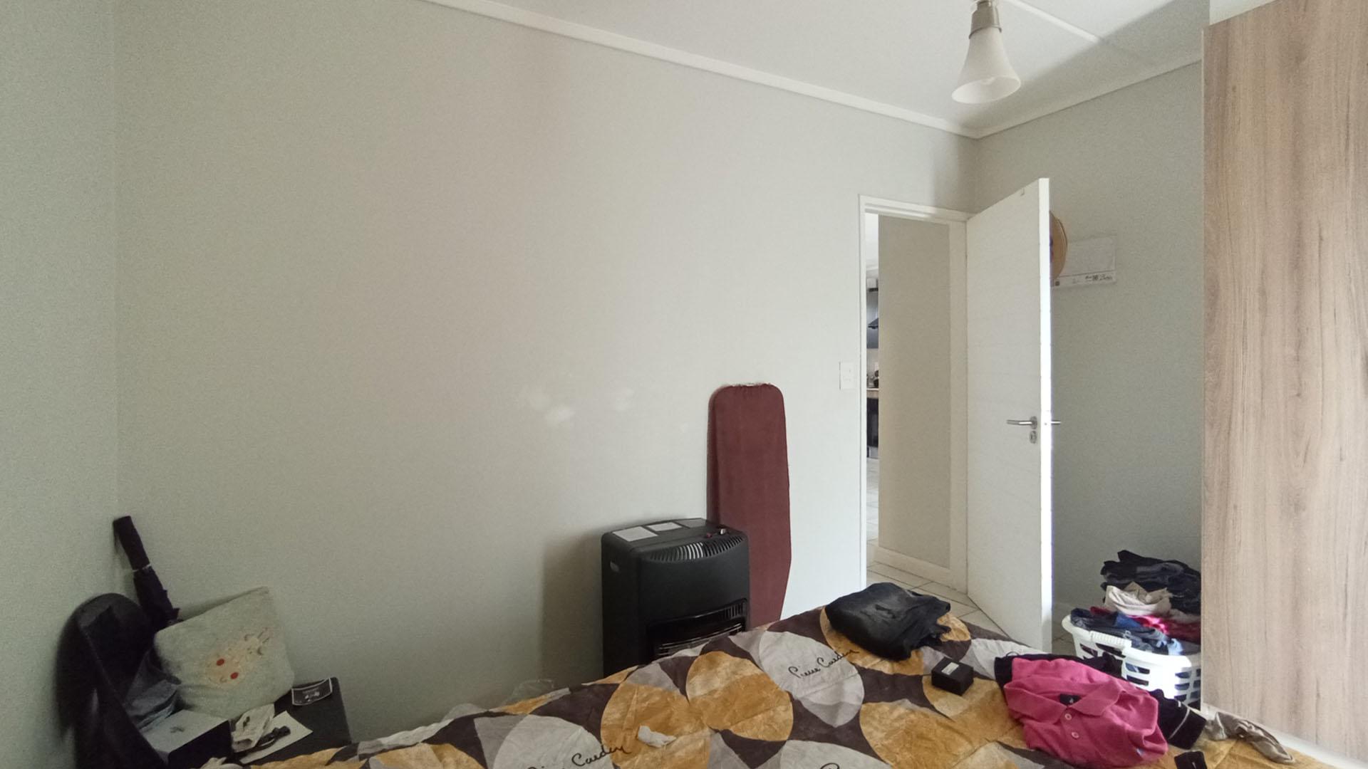 Bed Room 1 - 9 square meters of property in Zwartkoppies