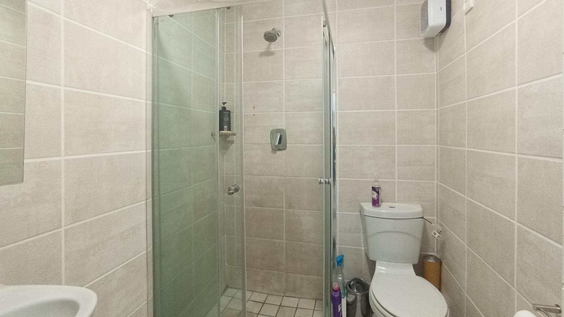 Bathroom 1 - 5 square meters of property in Zwartkoppies