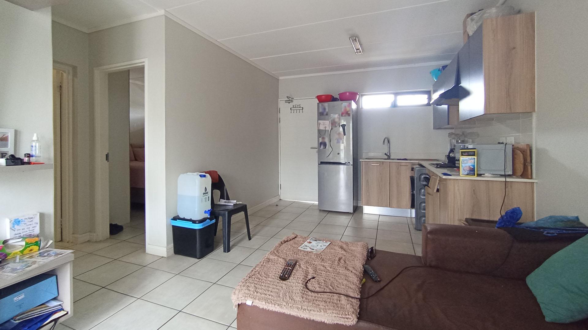 Lounges - 11 square meters of property in Zwartkoppies