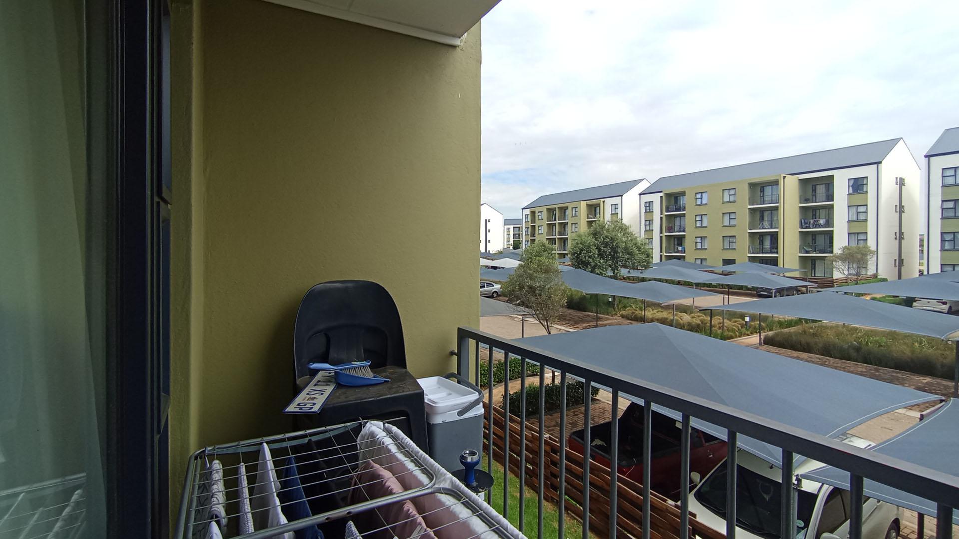 Balcony - 4 square meters of property in Zwartkoppies