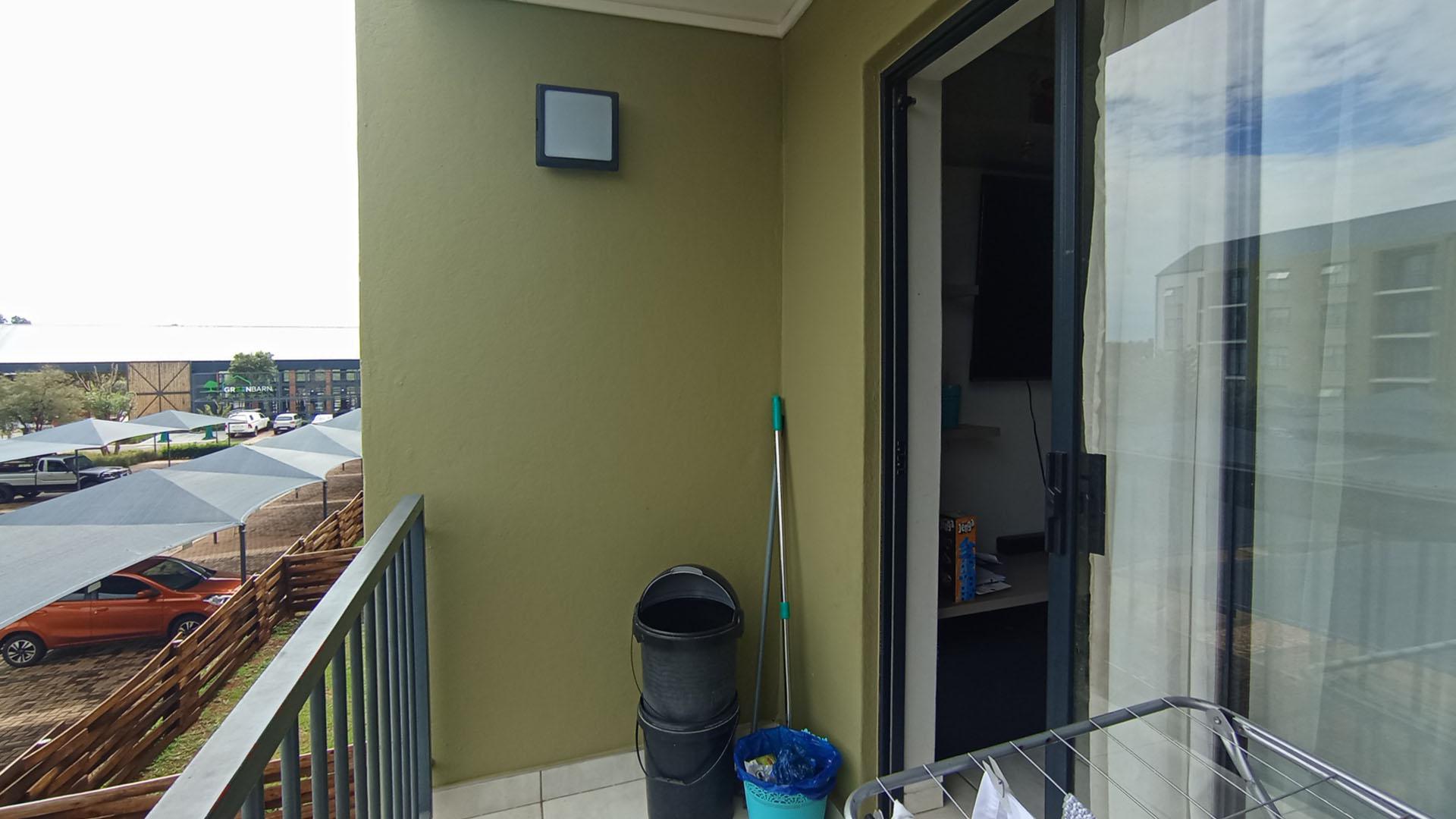 Balcony - 4 square meters of property in Zwartkoppies