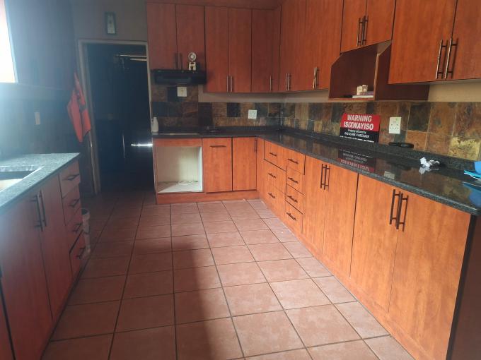 Duet for Sale For Sale in Rustenburg - MR672629
