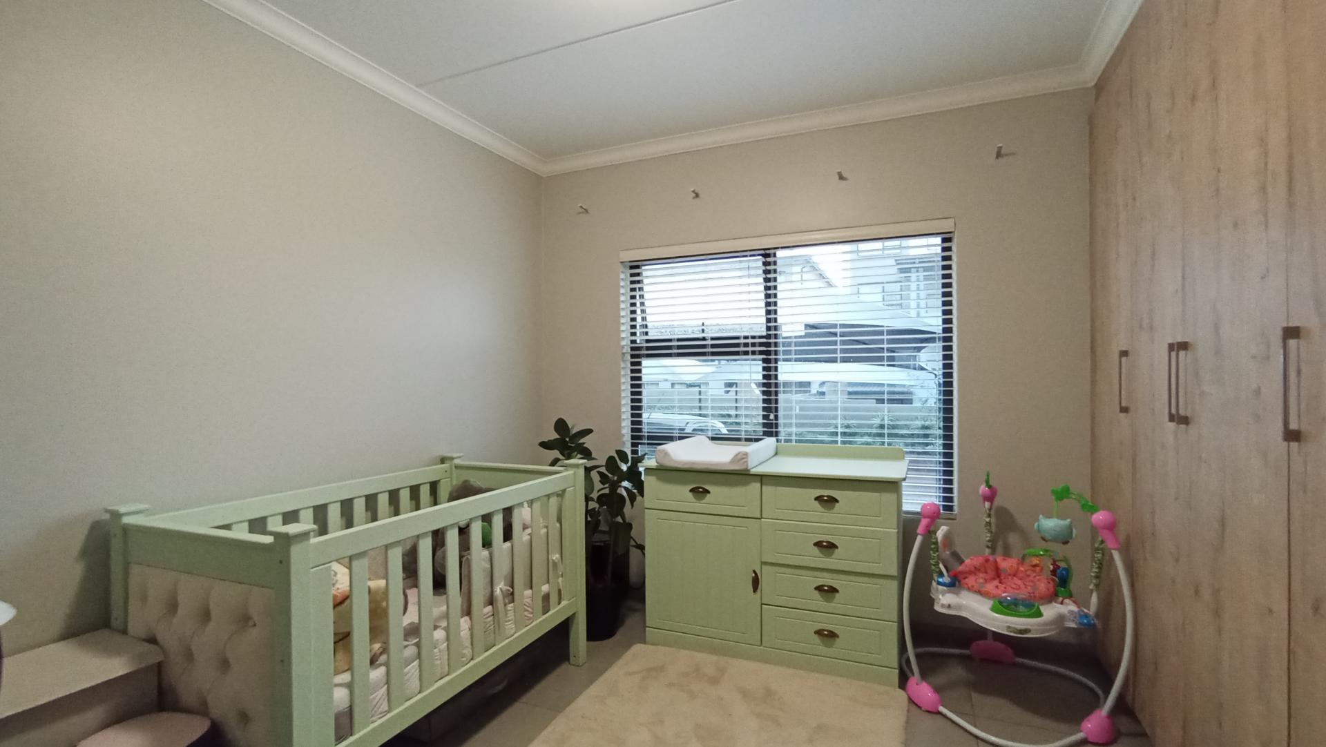 Bed Room 1 - 13 square meters of property in Carlswald