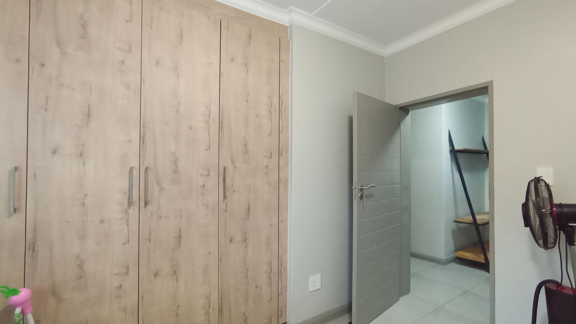 Bed Room 1 - 13 square meters of property in Carlswald