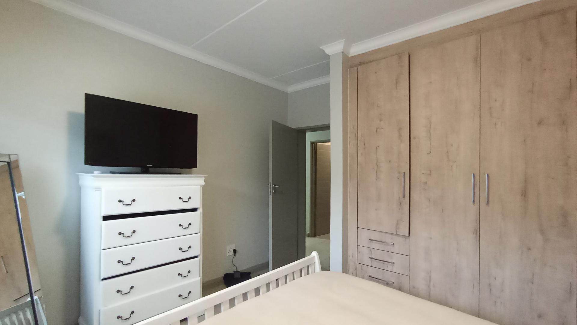 Bed Room 2 - 15 square meters of property in Carlswald