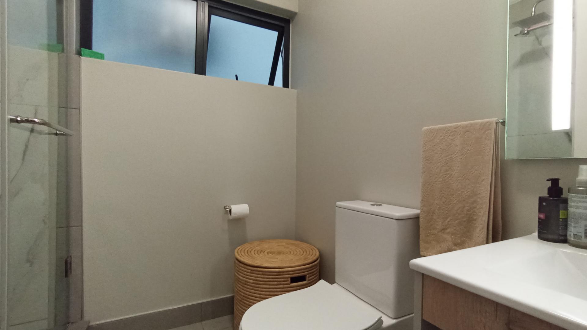 Bathroom 1 - 5 square meters of property in Carlswald