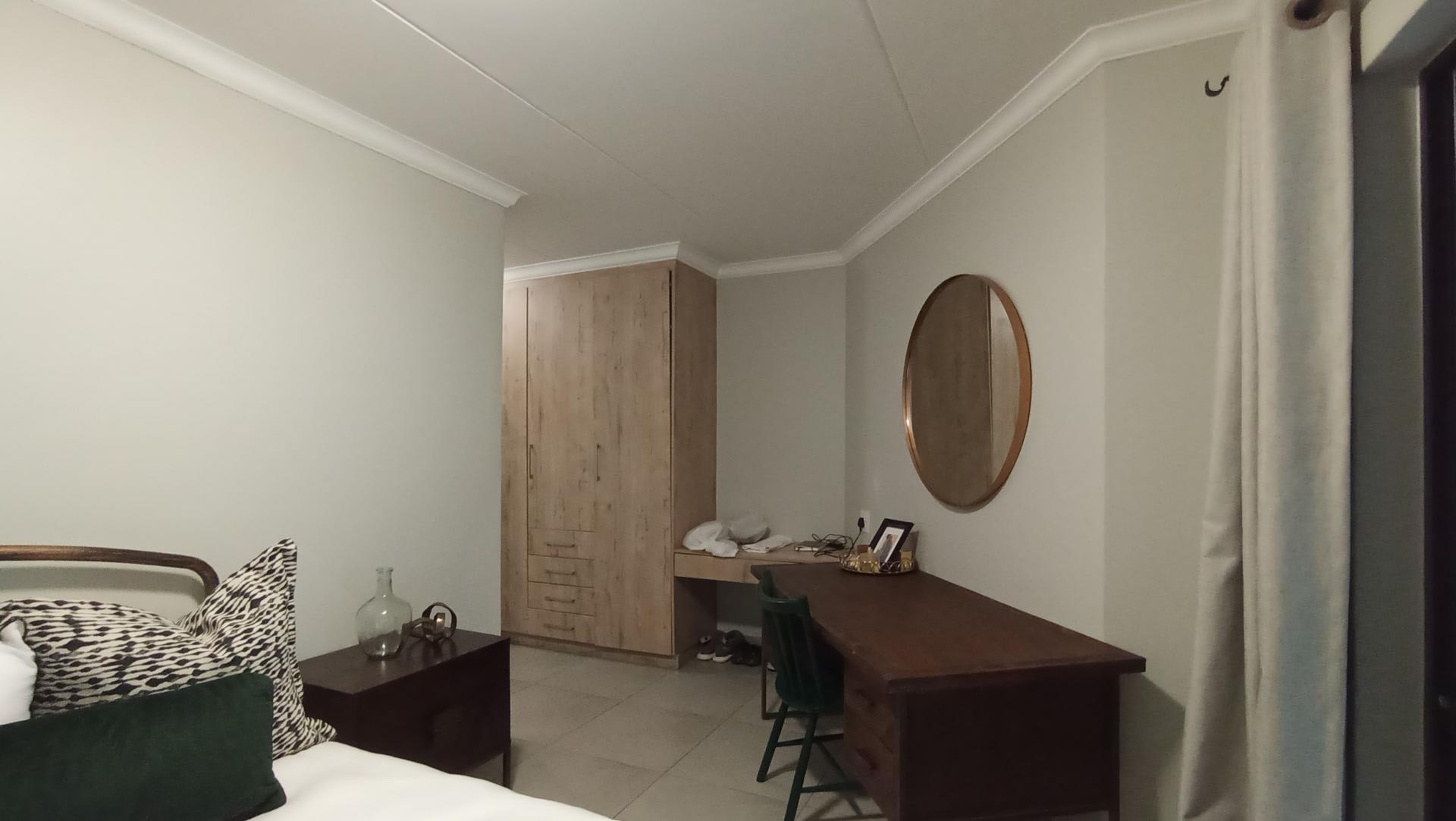 Main Bedroom - 21 square meters of property in Carlswald