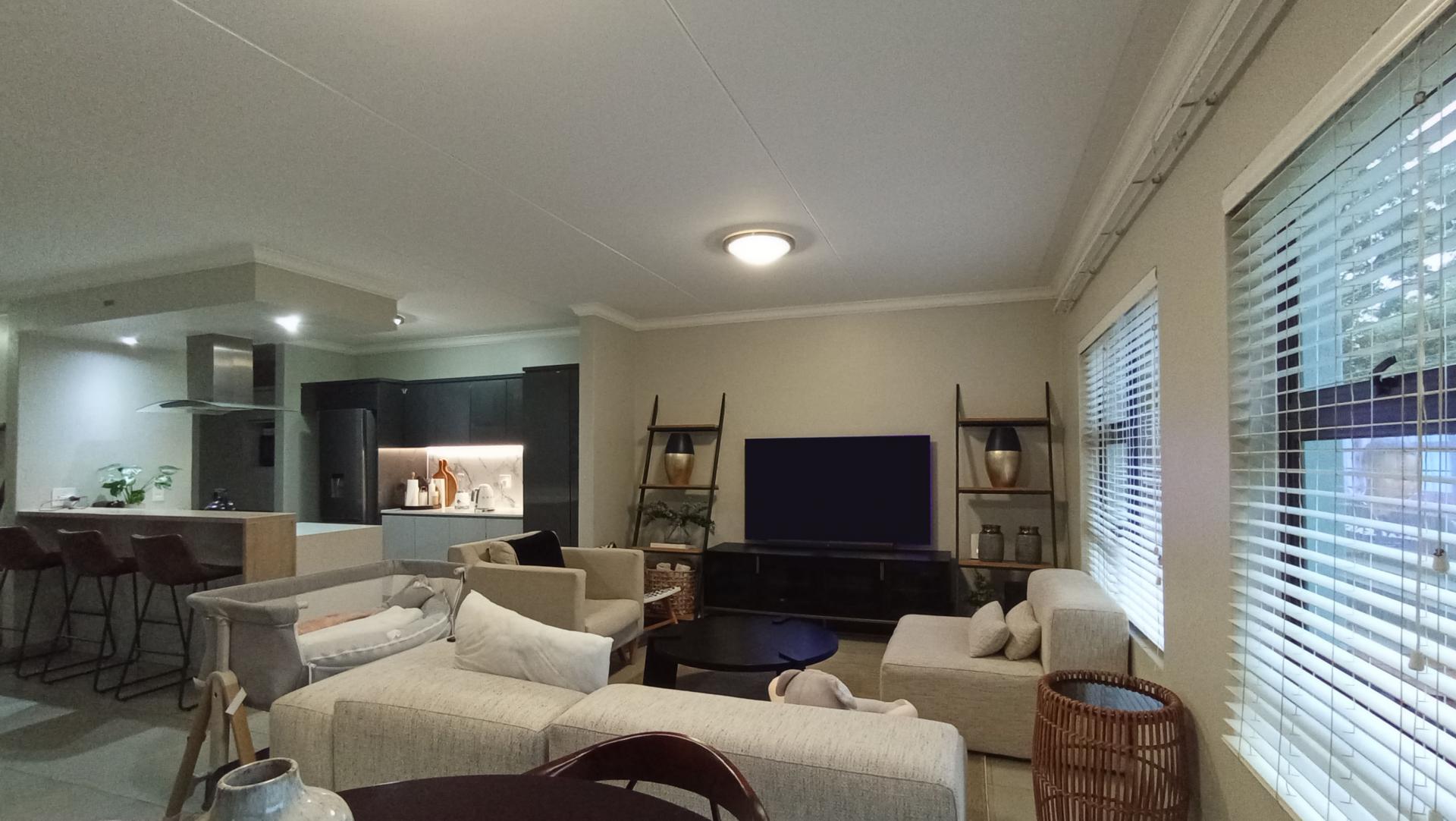 Lounges - 12 square meters of property in Carlswald