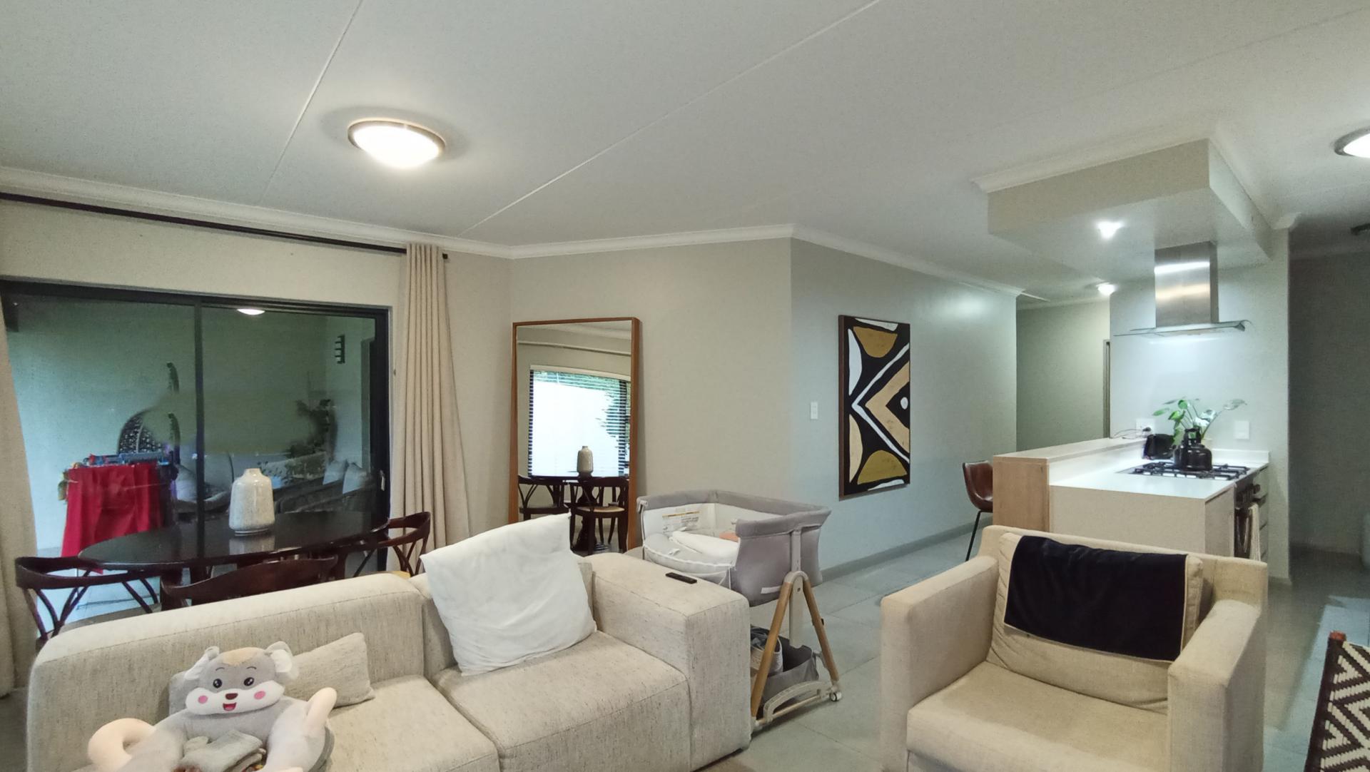 Lounges - 12 square meters of property in Carlswald