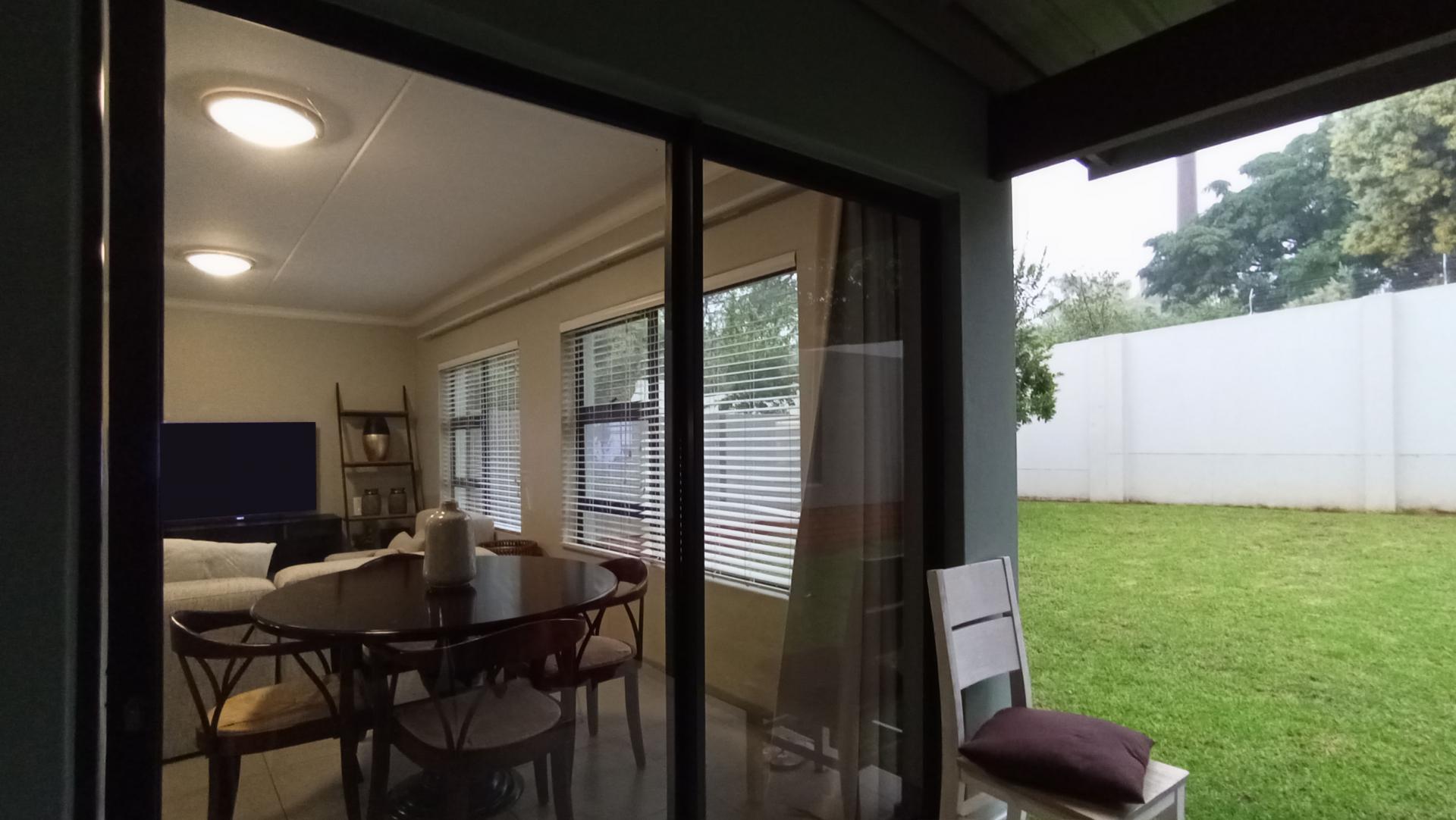 Patio - 10 square meters of property in Carlswald