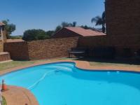  of property in Die Hoewes