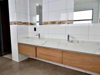  of property in Glen Marais