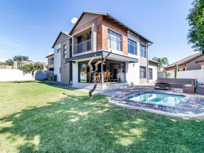 4 Bedroom House for Sale For Sale in Pebble Rock - MR672709