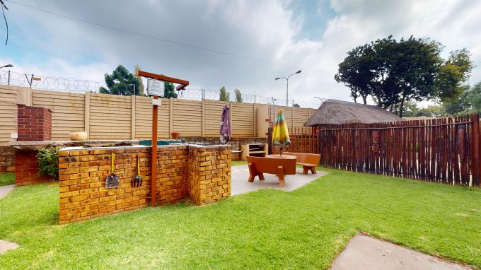 2 Bedroom Sectional Title for Sale For Sale in Denlee - MR672717