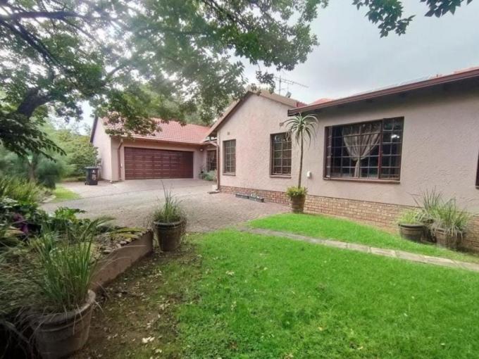 4 Bedroom House for Sale For Sale in Brackenhurst - MR672759