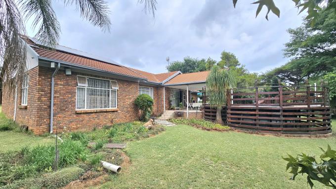 3 Bedroom House for Sale For Sale in Derdepoortpark - MR672786