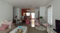 Lounges - 18 square meters of property in Chantelle
