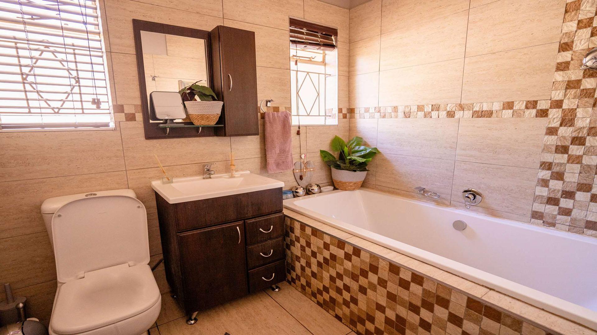 Bathroom 1 of property in Wilkoppies