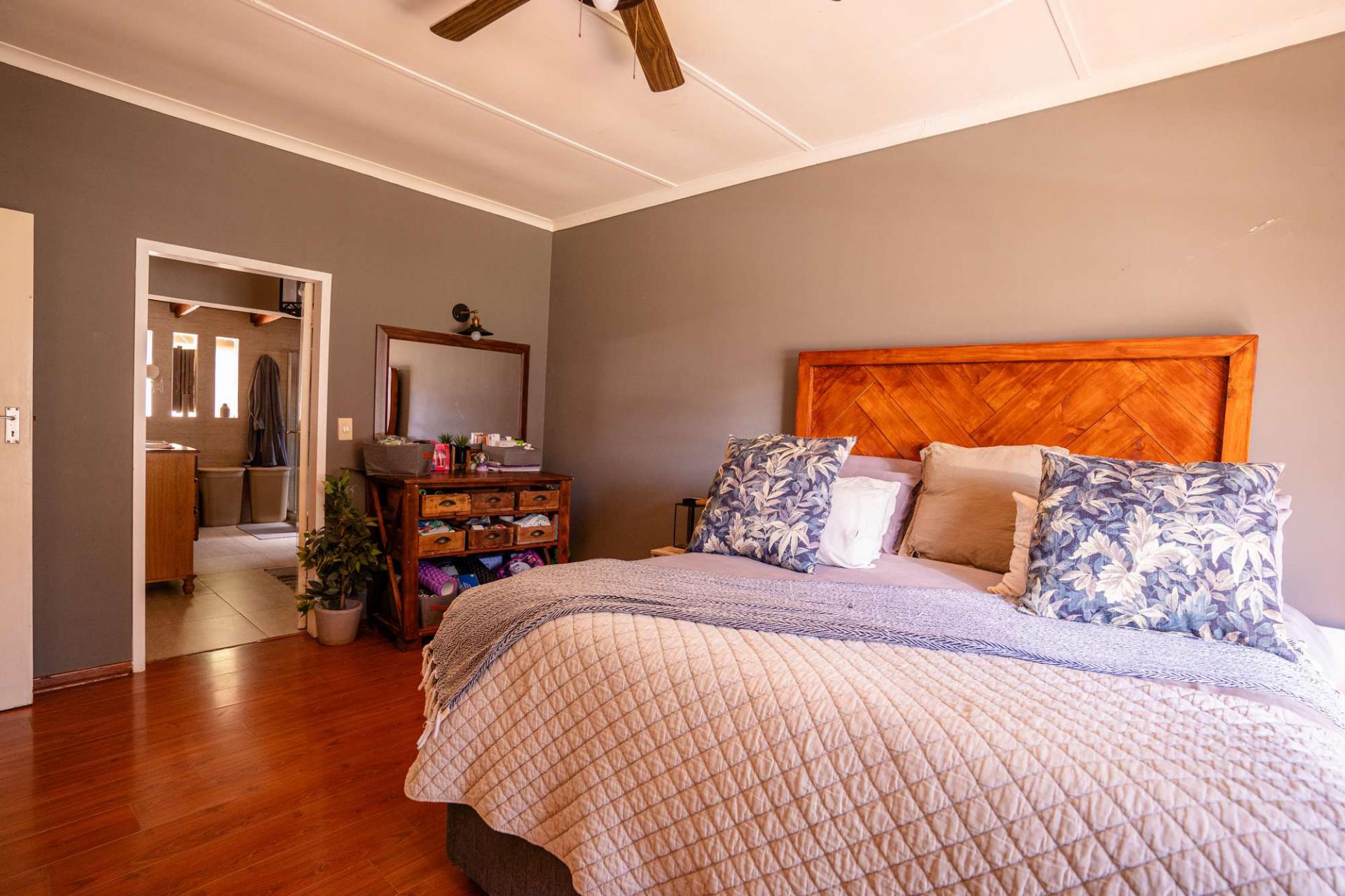 Main Bedroom of property in Wilkoppies