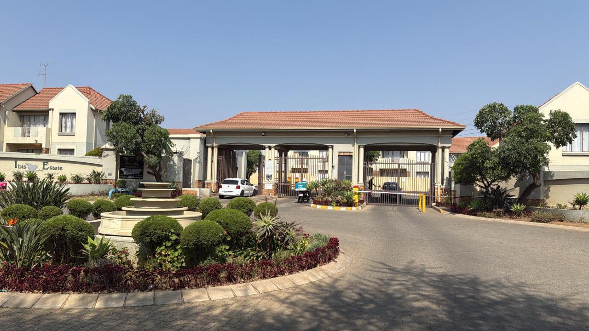 Front View of property in Esther Park